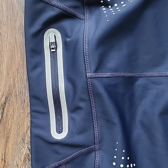 Athleta Capri Leggings Sz Medium - Picture 6 of 6